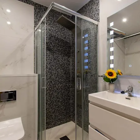 Santa Maria 105 - Two Bed With Sea Views 公寓 *