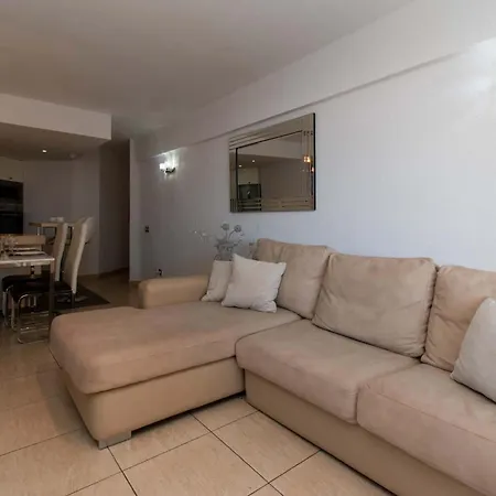 Santa Maria 105 - Two Bed With Sea Views 阿德耶