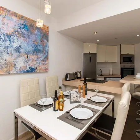 Santa Maria 105 - Two Bed With Sea Views Διαμέρισμα *