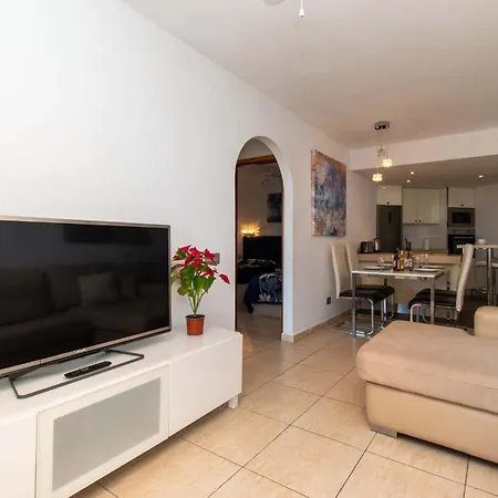 Santa Maria 105 - Two Bed With Sea Views Apartment *